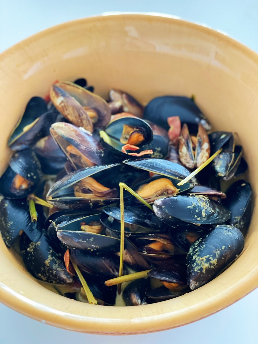 Coconut Curry Mussels with Lemongrass – The Lobster Man